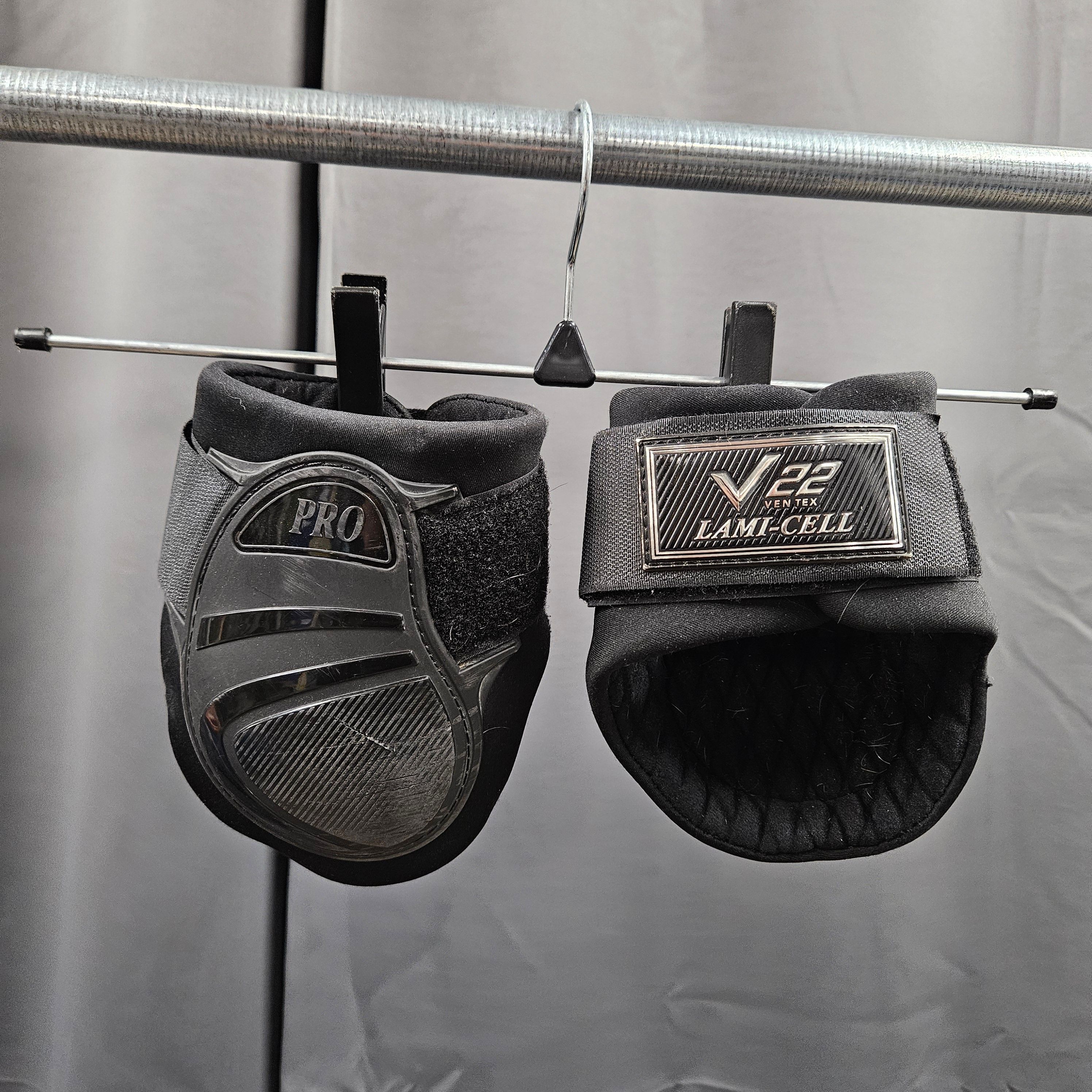Strykkappor V22 Youngster Carbon