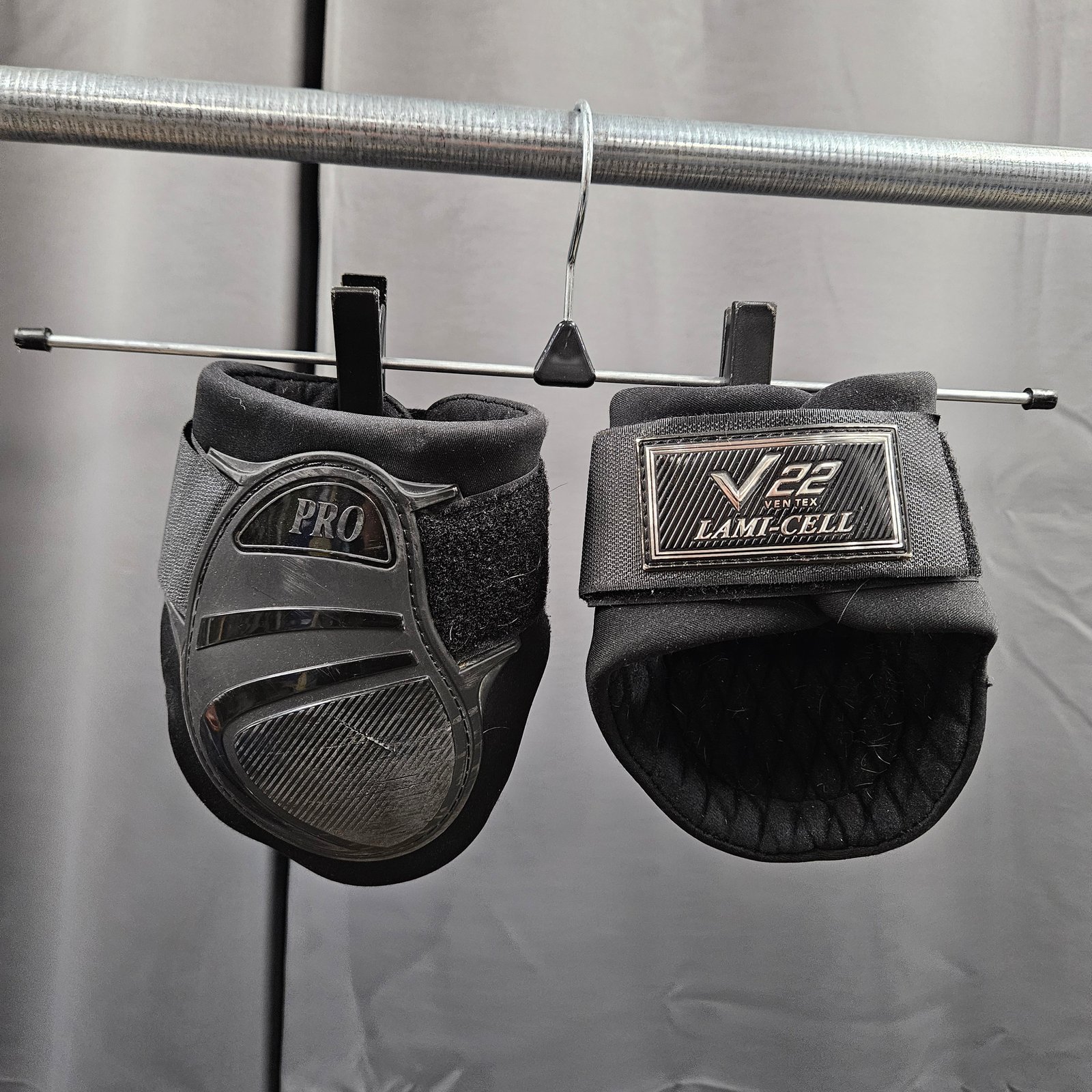 Strykkappor V22 Youngster Carbon