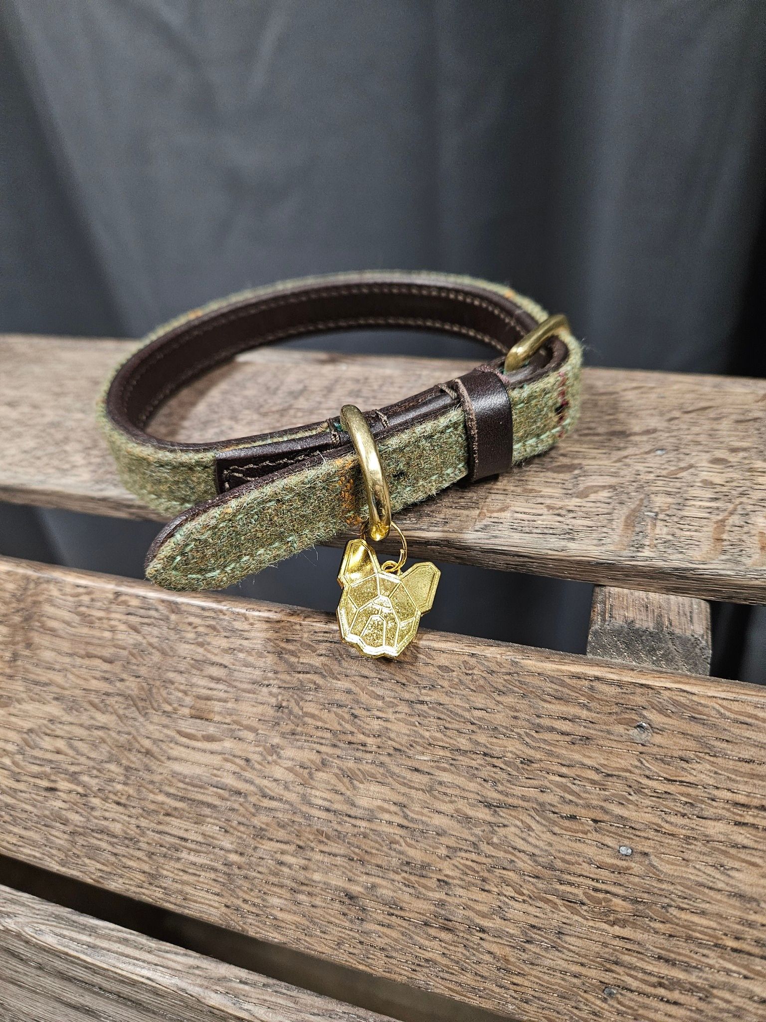 Halsband