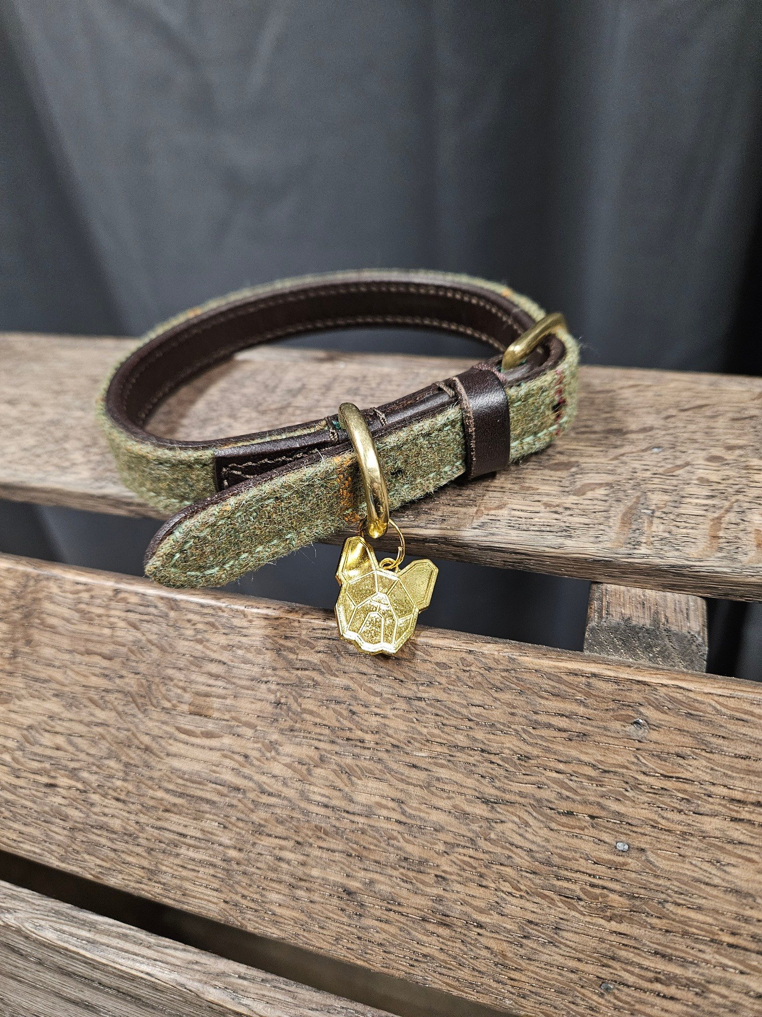 Halsband